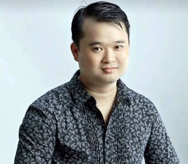 Lê Vương Hoàng và 2 đồng nghiệp bị cáo buộc biến mất cùng hơn 400 tỷ đồng của khách hàng gửi. Lê Vương Hoàng và 2 đồng nghiệp bị cáo buộc biến mất cùng hơn 400 tỷ đồng của khách hàng gửi.