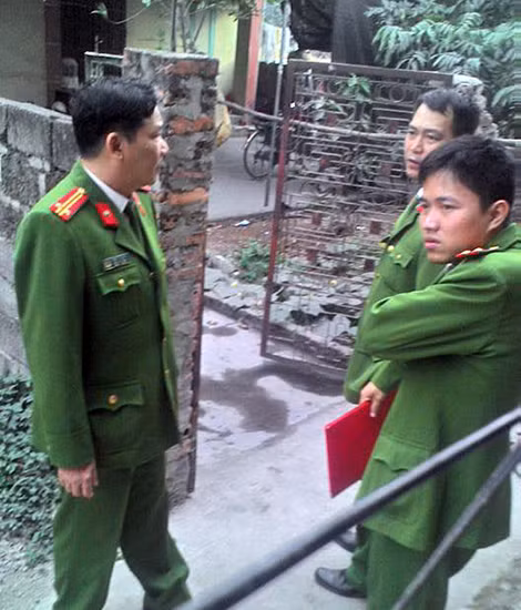 Lực lượng chức năng phong tỏa hiện trường. Ảnh: N.Sơn.