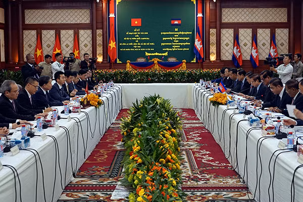 Hội đàm giữa đoàn đại biểu cấp cao Bộ Công an Việt Nam và đoàn đại biểu cấp cao Bộ Nội vụ Campuchia.
