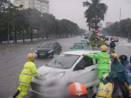 Công điện của Bộ Công an về việc khắc phục mưa lũ tại miền Trung và ứng phó khẩn cấp bão số 7