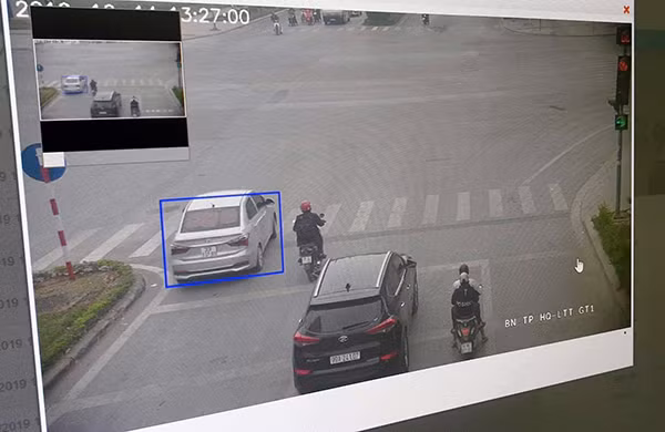 Hình ảnh ô tô vi phạm bị camera giám sát ghi lại Hình ảnh ô tô vi phạm bị camera giám sát ghi lại