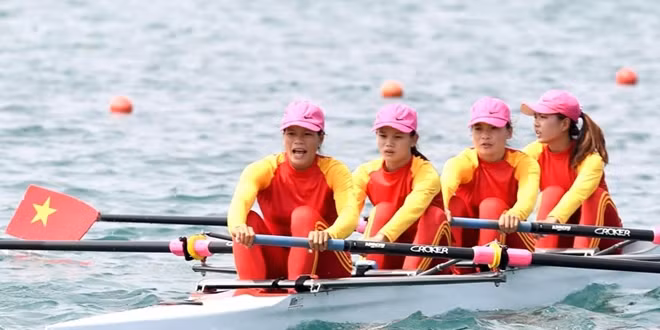 Bộ tứ Rowing nữ Việt Nam xuất sắc đem về cho thể thao Việt Nam chiếc HCV đầu tiên tại Asiad 18. ẢNH: PHẠM HUY