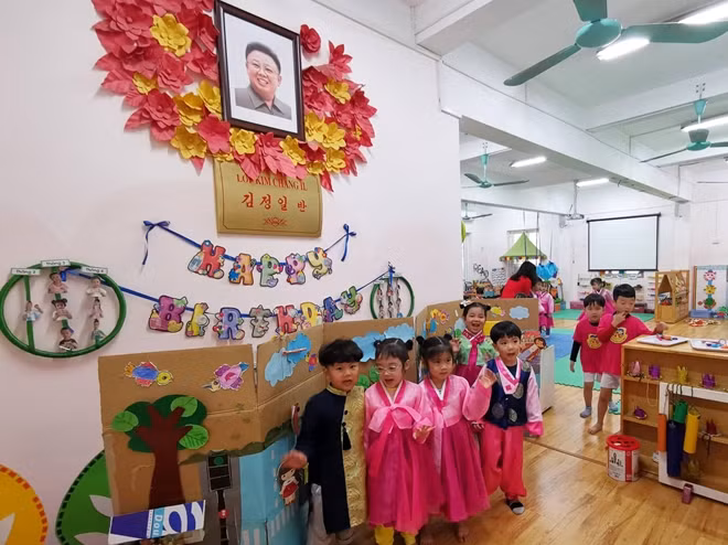 Lớp học mang tên nhà lãnh đạo Triều Tiên Kim Jong Il tại trường mẫu giáo Việt - Triều