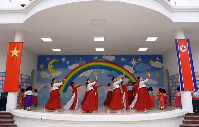 Là một dân tộc yêu chuộng hòa bình, người dân Việt Nam đều mong muốn nhân dân Triều Tiên sẽ được sống trong hòa bình, thống nhất và thịnh vượng.