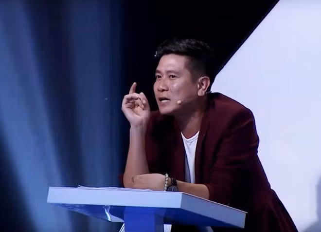 Nhạc sỹ Hồ Hoài Anh cho rằng sử dụng ngoại ngữ vào ca khúc tiếng Việt để hội nhập.