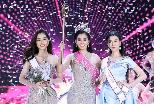 Trần Tiểu Vy trong đêm đăng quang Hoa hậu Việt Nam 2018