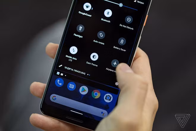 Giao diện Dark Mode trên Android Q.