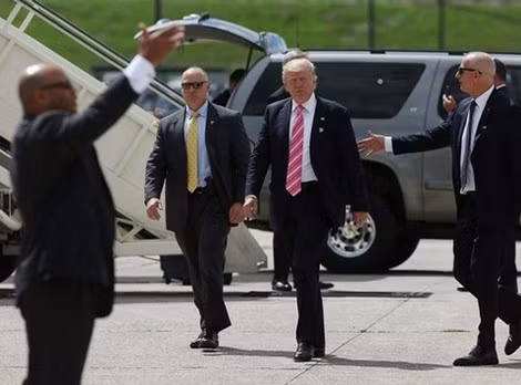 Sở Mật vụ phải bảo vệ ông Donald Trump ở rất nhiều nơi Sở Mật vụ phải bảo vệ ông Donald Trump ở rất nhiều nơi