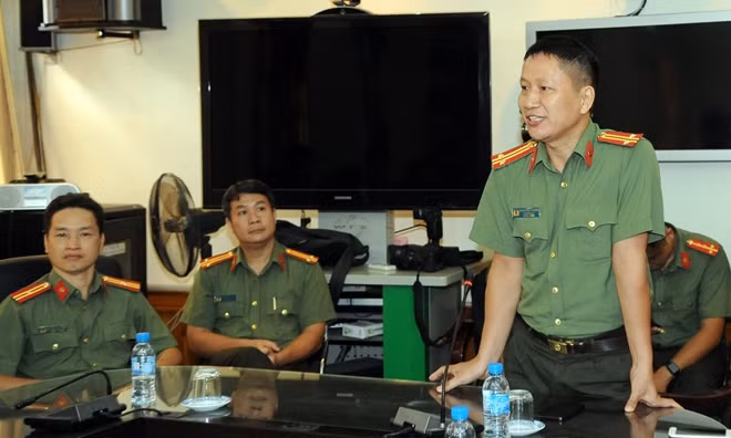 Trung tá Phan Đăng Trường, Trưởng Ban Thời sự - Chính trị Báo CAND phát biểu tại buổi gặp mặt.