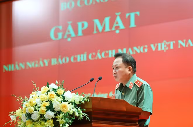 Trung tướng Mai Văn Hà phát biểu tại buổi gặp mặt.