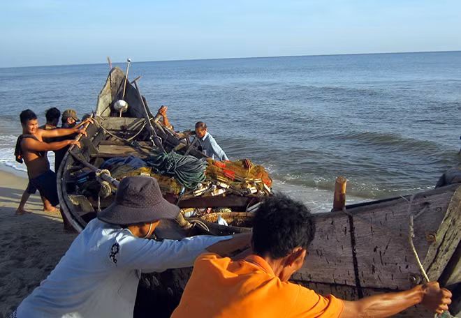 Cá chết trắng trên sông Chà Và.