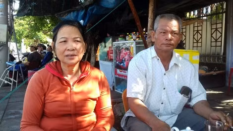 Chị Hồ Thị Nhân cùng người thân. Chị Hồ Thị Nhân cùng người thân.