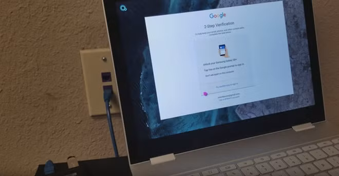 Quá trình người dùng phải tiến hành đăng nhập tài khoản Google khi cài đặt Fuchsia cho thiết bị.