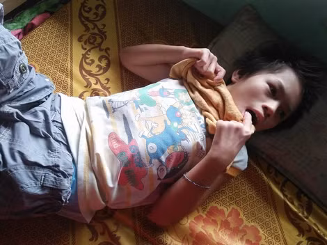Thay vì chạy nhảy và ăn thịt sống như trước đó, hiện giờ Hằng đã phải nằm bất động. Thay vì chạy nhảy và ăn thịt sống như trước đó, hiện giờ Hằng đã phải nằm bất động.