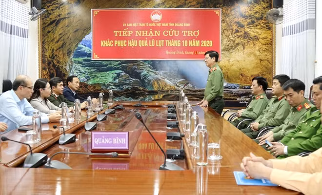 Thứ trưởng Nguyễn Văn Sơn và Đoàn công tác Bộ Công an làm việc với lãnh đạo Uỷ ban MTTQ Việt Nam tỉnh Quảng Bình.