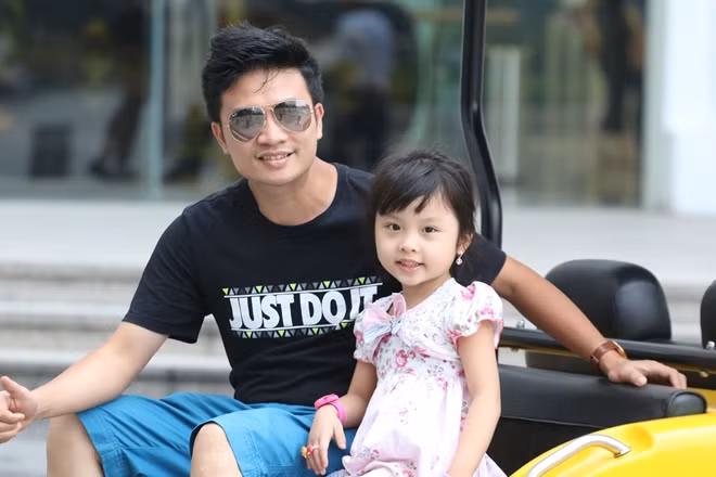 Phút giây hạnh phúc bên con gái.