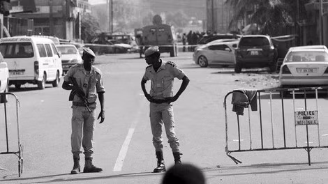 Cảnh sát Burkina Faso phong tỏa tại hiện trường một vụ tấn công.