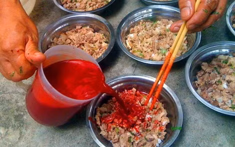 Thực phẩm bẩn gây nguy hại đến sức khỏe cộng đồng. Thực phẩm bẩn gây nguy hại đến sức khỏe cộng đồng.