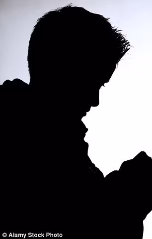 Theo thống kê, có 1.945 em dưới 16 tuổi đã bị bắt giữ vì có liên quan đến các đường dây buôn bán ma túy ở Anh trong năm 2015.