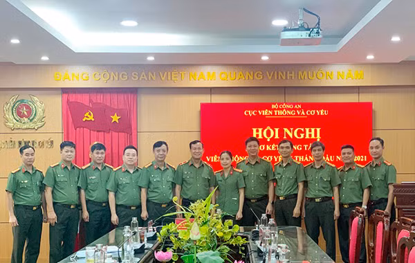 Thứ trưởng Lê Tấn Tới và các đại biểu tại Hội nghị.