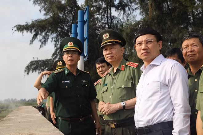 Bộ trưởng Tô Lâm khảo sát thực tế Vành đai biên giới tại địa bàn thành phố Móng Cái