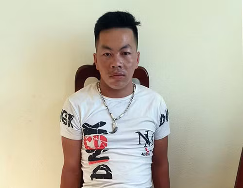 Đối tượng Vừ A Chu và tang vật.