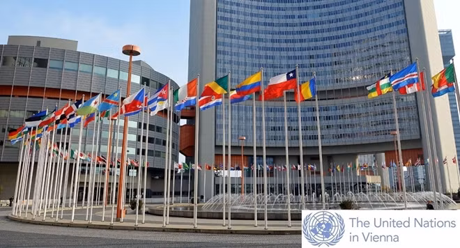 UNCITRAL có trụ sở tại Vienna (Áo) và là cơ chế hàng đầu trong việc xây dựng các văn kiện pháp lý, thảo luận những vấn đề pháp lý đặt ra trong thương mại quốc tế.