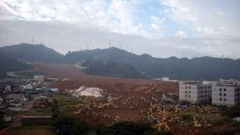 Vụ lở đất đã vùi lấp một diện tích tương đương 50 sân bóng đá.