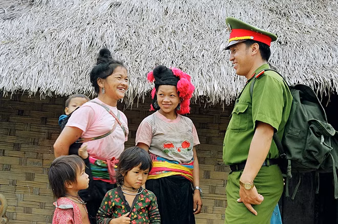Đi dân nhớ ở dân thương.