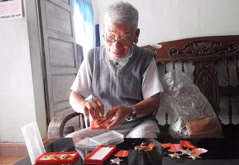 Ông Nguyễn Hữu Thùy được Đảng, Nhà nước tặng thưởng nhiều Huân, Huy chương.