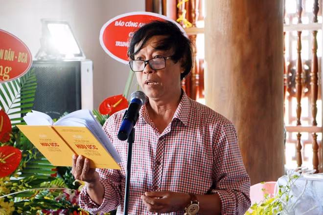 Nhà thơ Nguyễn Việt Chiến.