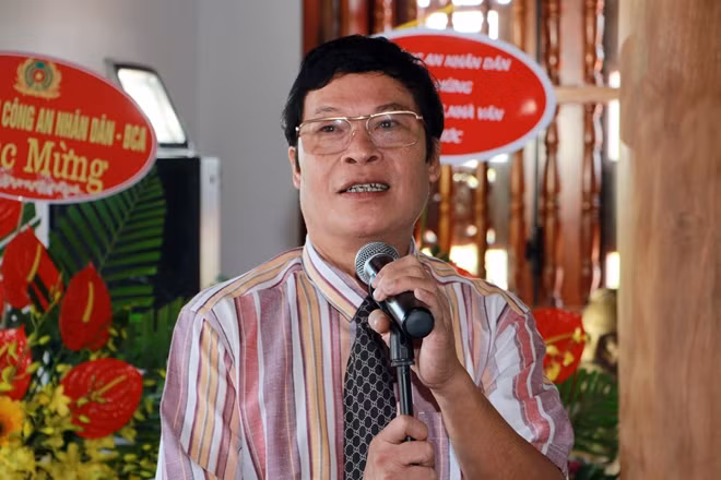 Trung tướng - Nhà Văn Hữu Ước