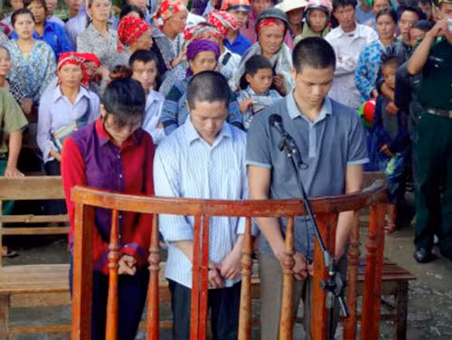 Các bị cáo trong phiên tòa.