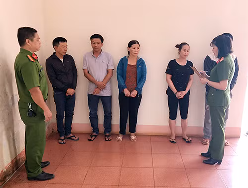 Nhóm đối tượng đánh bạc bằng hình thức ghi số đề bị Phòng Cảnh sát hình sự bắt giữ.
