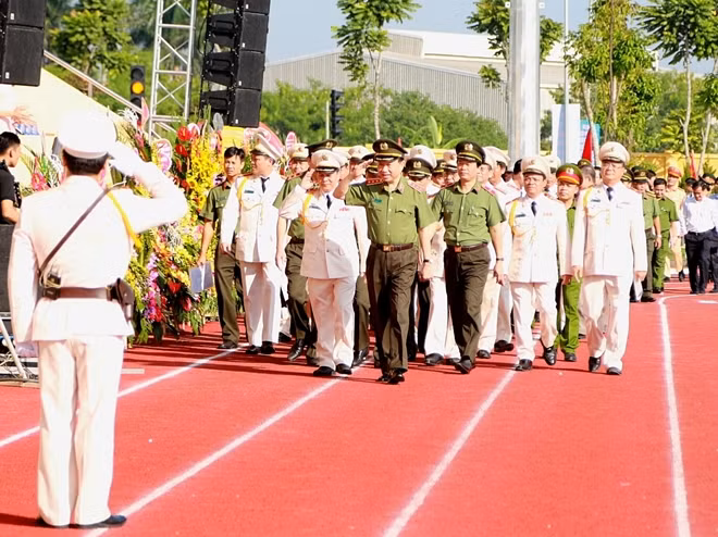 Sáng 26-9, tại Hà Nội, Học viện CSND đã long trọng tổ chức Lễ khai giảng năm học mới 2017-2018. Thượng tướng GS.TS Tô Lâm, Ủy viên Bộ Chính trị, Bộ trưởng Bộ Công an đã tới dự.