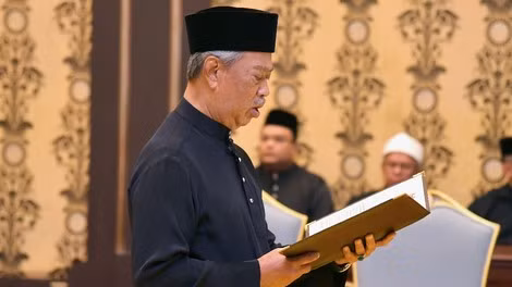 Ông Muhyiddin Yassin đọc tuyên thệ nhậm chức Thủ tướng.