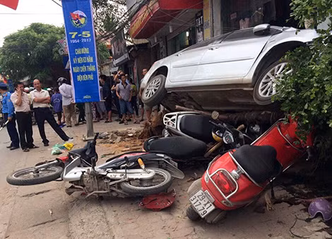 Nhiều xe máy bị hư hỏng.