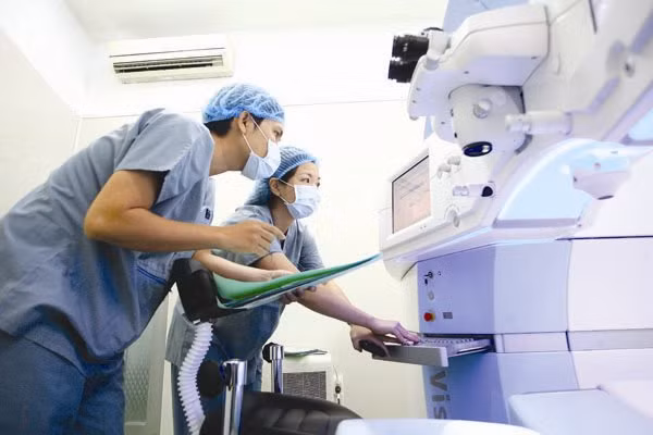 Đẩy mạnh việc thí điểm hợp tác công - tư trong y tế cơ sở.