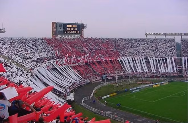 Mỗi trận “Siêu kinh điển” giữa Boca Juniors và River Plate luôn rực rỡ sắc màu.