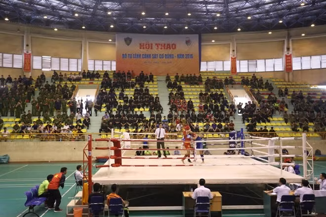 Toàn cảnh sàn đấu.
