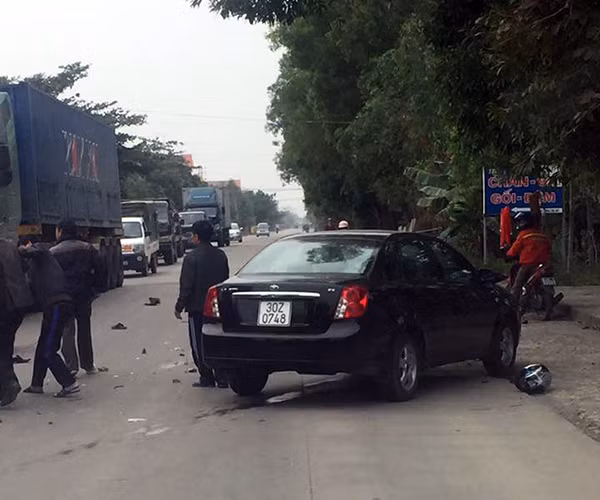 Xe ô tô sau tai nạn. Ảnh: Bảo Linh.