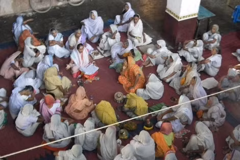 Các góa phụ ở Vrindavan.