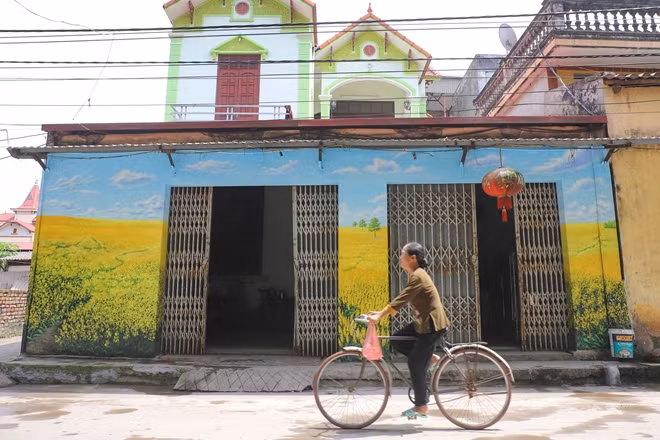 Tiếp sau các làng bích họa Tam Thanh - Đà Nẵng; làng bích họa Ghành Yến Bình Hải - Quảng Ngãi; làng bích họa Lý Sơn… đã tạo được nhiều dấu ấn trong lòng du khách trong và ngoài nước, Chử Xá thuộc xã Văn Đức (huyện Gia Lâm) trở làng bích họa đầu tiên tại Hà Nội.