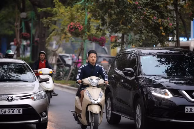 Đối với một số người dân, dường như trước, trong hay sau Tết Nguyên đán là dịp để "tạm nghỉ" việc chấp hành Luật Giao thông.