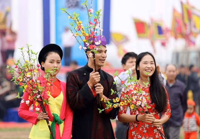 Cũng trong dịp này, UBND tỉnh Hà Nam đã trao Bằng ghi nhận xã đạt chuẩn nông thôn mới, Cờ thi đua cho 13 xã trong tỉnh đã có thành tích xuất sắc trong phong trào “Chung sức xây dựng nông thôn mới năm 2018” nâng tổng số xã đạt chuẩn nông thôn mới của tỉnh Hà Nam lên 91/98 xã.