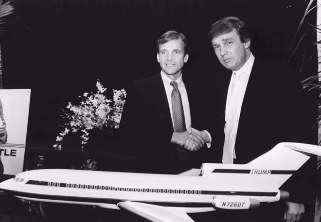 Tháng 10 năm 1988, tại khách sạn Plaza ở New York, ông Donald Trump đã kết thúc tuần đàm phán với Chủ tịch hãng Texas Air Corp và tuyên bố mua lại cổ phần hãng Eastern Airlines với giá 365 triệu USD tiền mặt.