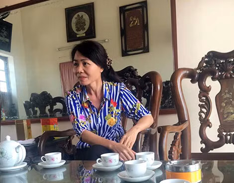Bà Bùi Thị Út trước đây là Chủ tịch Hội Phụ nữ xã Đại Hợp nên rất hiểu những tâm tư của chị em khi lấy chồng ngoại quốc. Bà Bùi Thị Út trước đây là Chủ tịch Hội Phụ nữ xã Đại Hợp nên rất hiểu những tâm tư của chị em khi lấy chồng ngoại quốc.