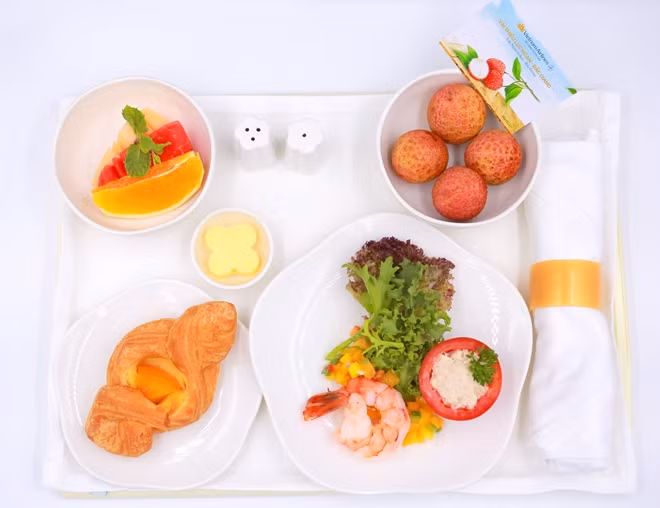 Vải thiều trên suất ăn của VNA.