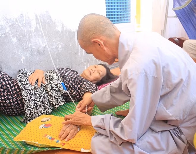 Chùa Phước Quang còn là nơi để thầy Khiết chữa bệnh miễn phí cho người nghèo.