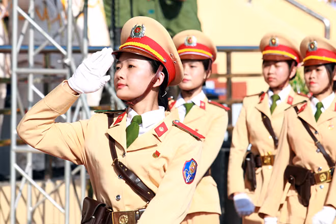 Nét đẹp rạng ngời nhưng vô cùng mãnh mẽ của những nữ sinh cảnh sát.